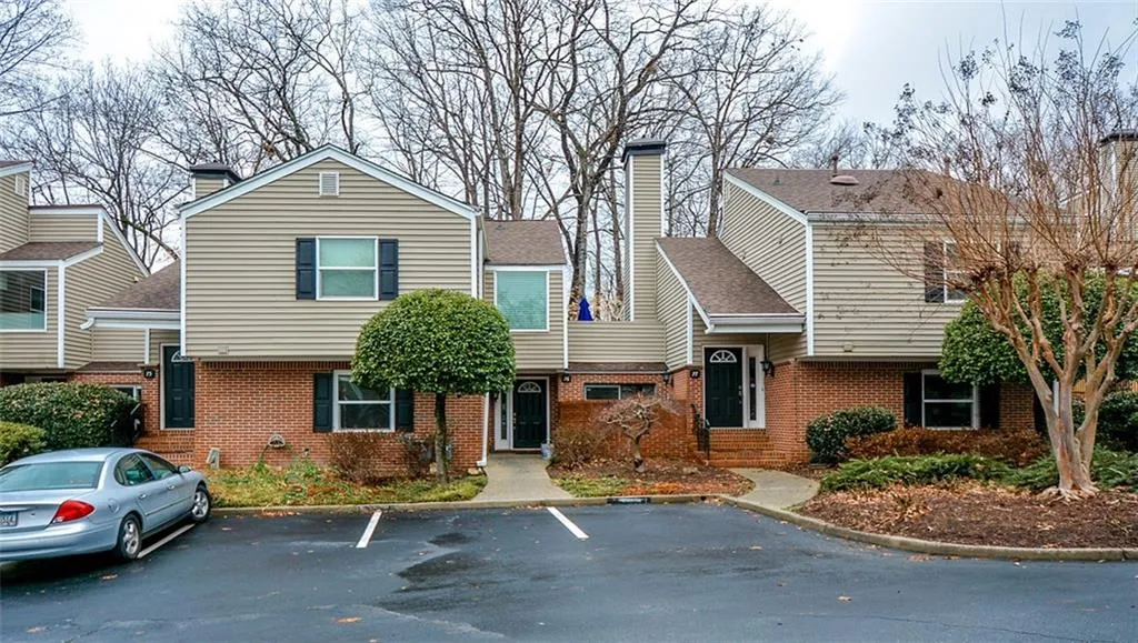 76 Dunwoody Springs Drive, Atlanta, Georgia 30328, 2 Bedrooms Bedrooms, ,2 BathroomsBathrooms,Residential,Sold,76 Dunwoody Springs Drive,5963139