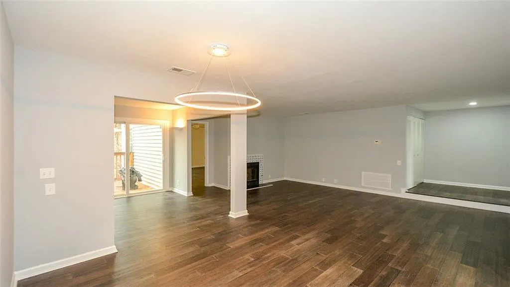 76 Dunwoody Springs Drive, Atlanta, Georgia 30328, 2 Bedrooms Bedrooms, ,2 BathroomsBathrooms,Residential,Sold,76 Dunwoody Springs Drive,5963139