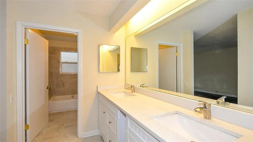 76 Dunwoody Springs Drive, Atlanta, Georgia 30328, 2 Bedrooms Bedrooms, ,2 BathroomsBathrooms,Residential,Sold,76 Dunwoody Springs Drive,5963139