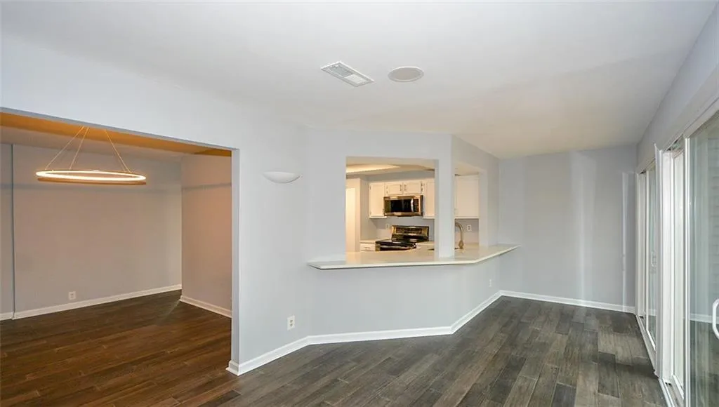 76 Dunwoody Springs Drive, Atlanta, Georgia 30328, 2 Bedrooms Bedrooms, ,2 BathroomsBathrooms,Residential,Sold,76 Dunwoody Springs Drive,5963139