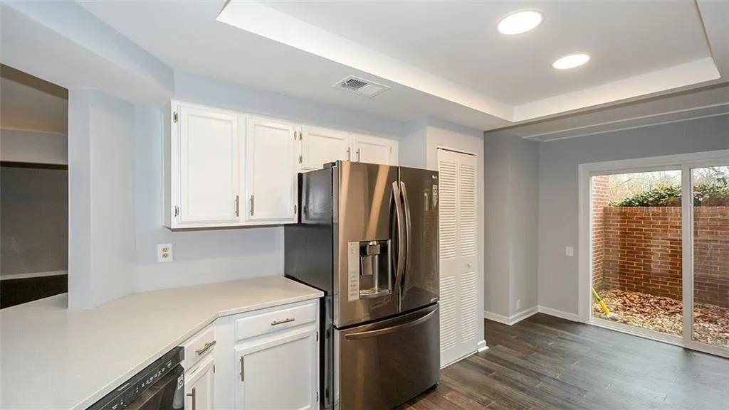 76 Dunwoody Springs Drive, Atlanta, Georgia 30328, 2 Bedrooms Bedrooms, ,2 BathroomsBathrooms,Residential,Sold,76 Dunwoody Springs Drive,5963139