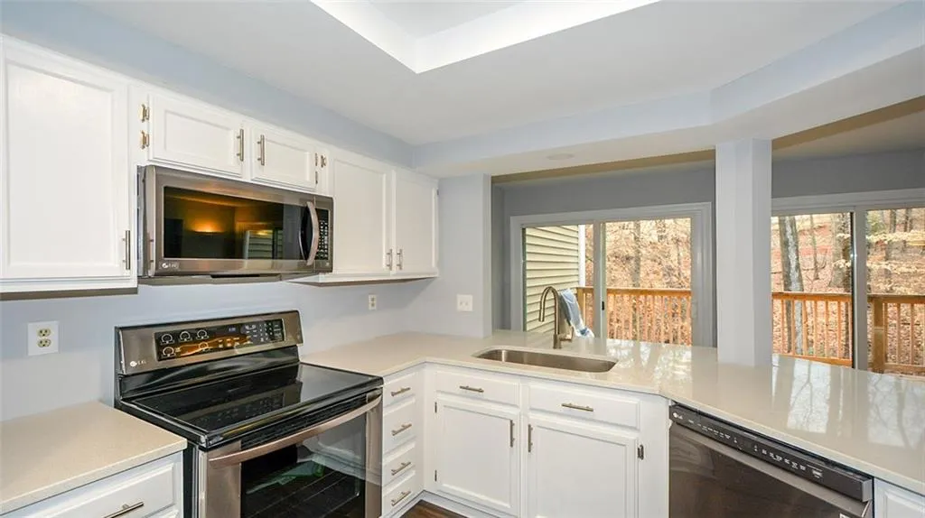 76 Dunwoody Springs Drive, Atlanta, Georgia 30328, 2 Bedrooms Bedrooms, ,2 BathroomsBathrooms,Residential,Sold,76 Dunwoody Springs Drive,5963139