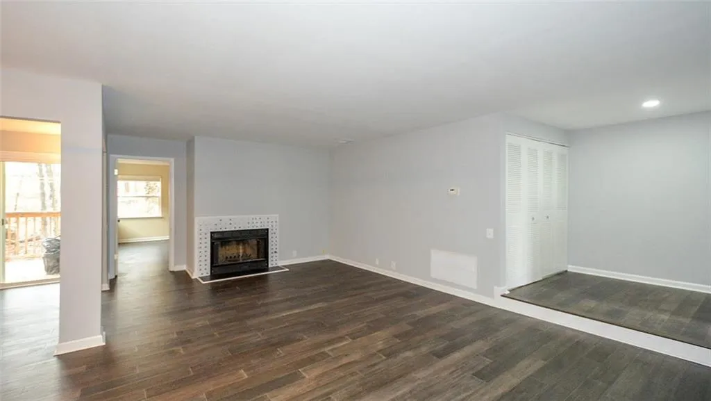 76 Dunwoody Springs Drive, Atlanta, Georgia 30328, 2 Bedrooms Bedrooms, ,2 BathroomsBathrooms,Residential,Sold,76 Dunwoody Springs Drive,5963139