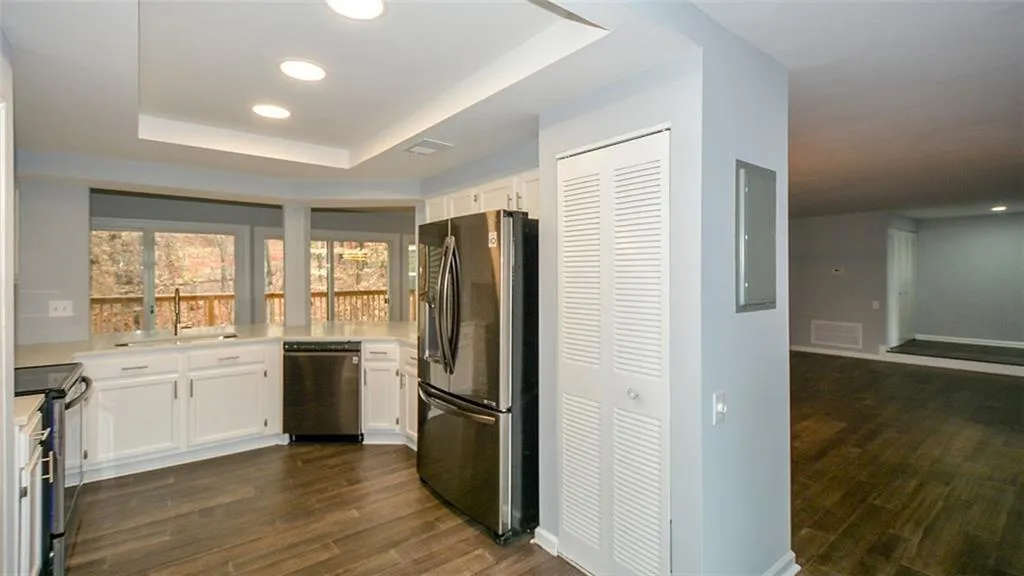 76 Dunwoody Springs Drive, Atlanta, Georgia 30328, 2 Bedrooms Bedrooms, ,2 BathroomsBathrooms,Residential,Sold,76 Dunwoody Springs Drive,5963139