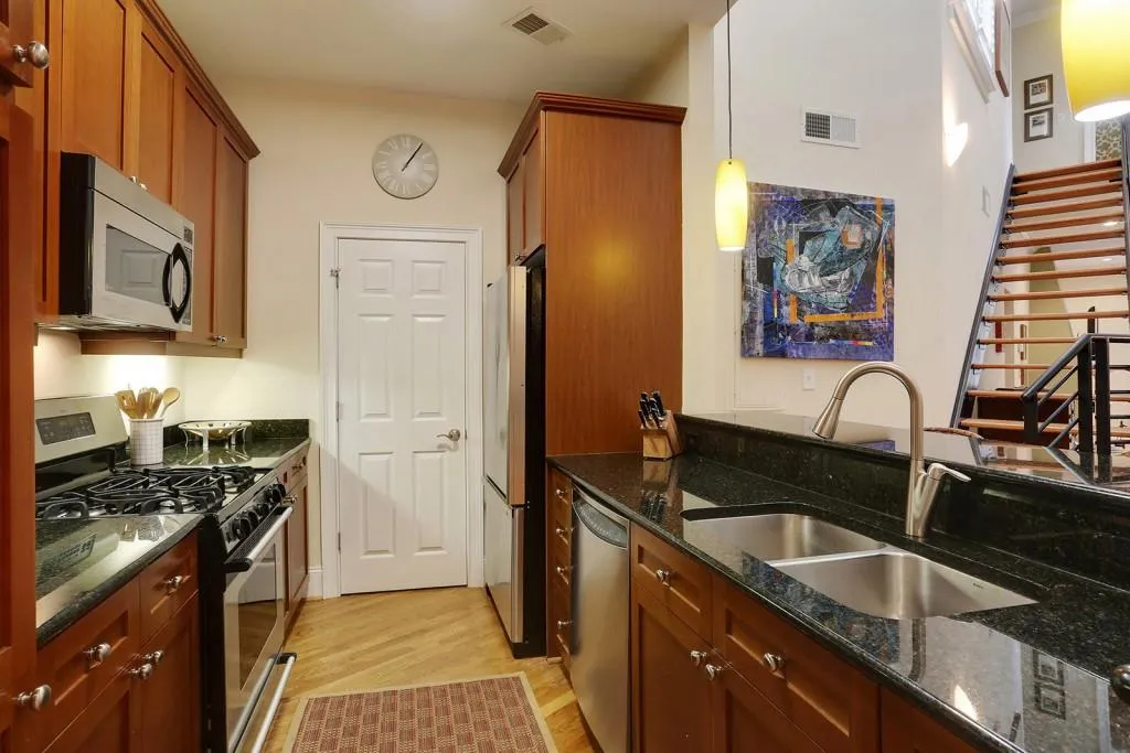 270 15th Street Ne Unit 305, Atlanta, Georgia 30309, 2 Bedrooms Bedrooms, ,2 BathroomsBathrooms,Residential,Sold,270 15th Street Ne Unit 305,5685404