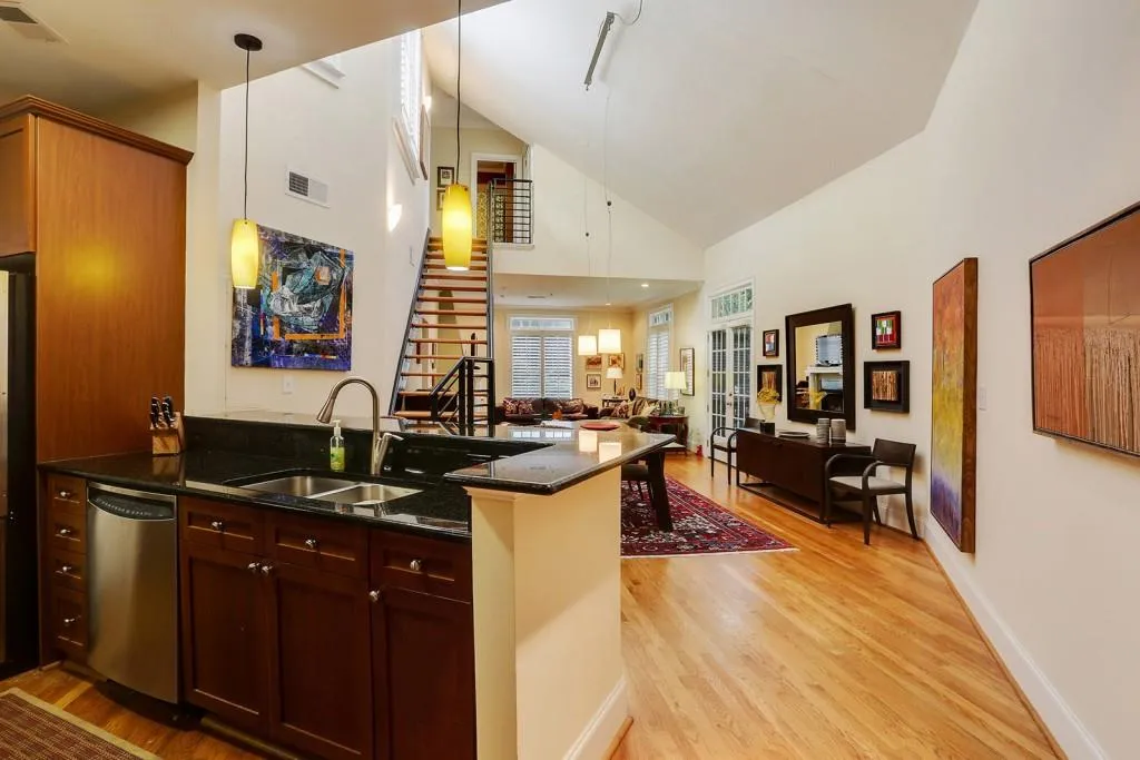 270 15th Street Ne Unit 305, Atlanta, Georgia 30309, 2 Bedrooms Bedrooms, ,2 BathroomsBathrooms,Residential,Sold,270 15th Street Ne Unit 305,5685404