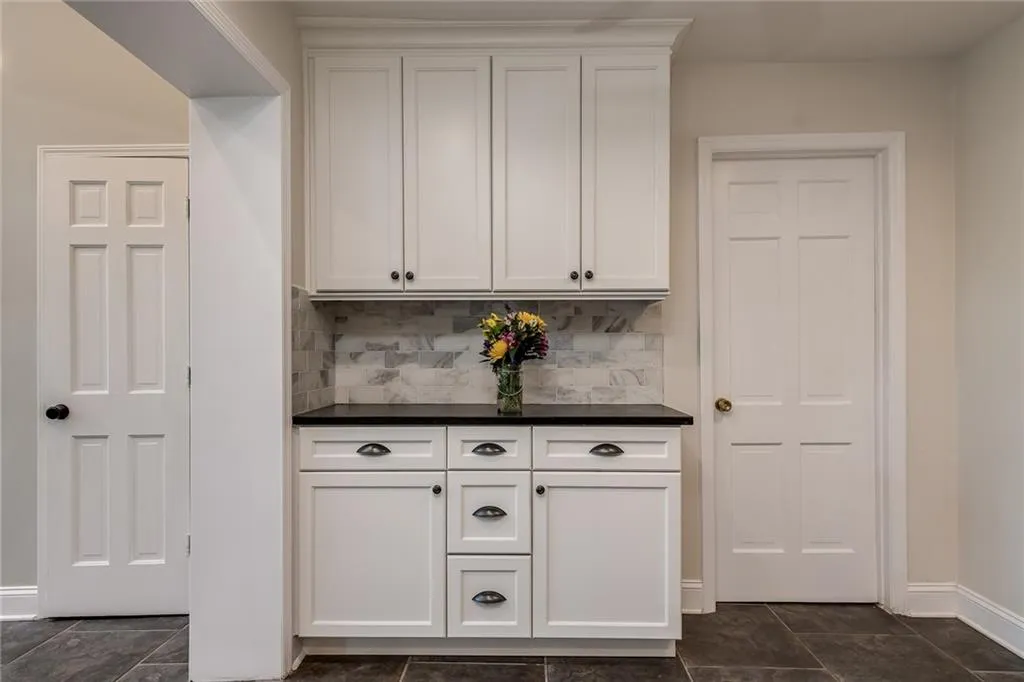 880 Landmark Drive, Sandy Springs, Georgia 30342, 4 Bedrooms Bedrooms, ,2 BathroomsBathrooms,Residential,Sold,880 Landmark Drive,6677030