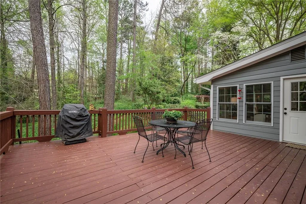 880 Landmark Drive, Sandy Springs, Georgia 30342, 4 Bedrooms Bedrooms, ,2 BathroomsBathrooms,Residential,Sold,880 Landmark Drive,6677030