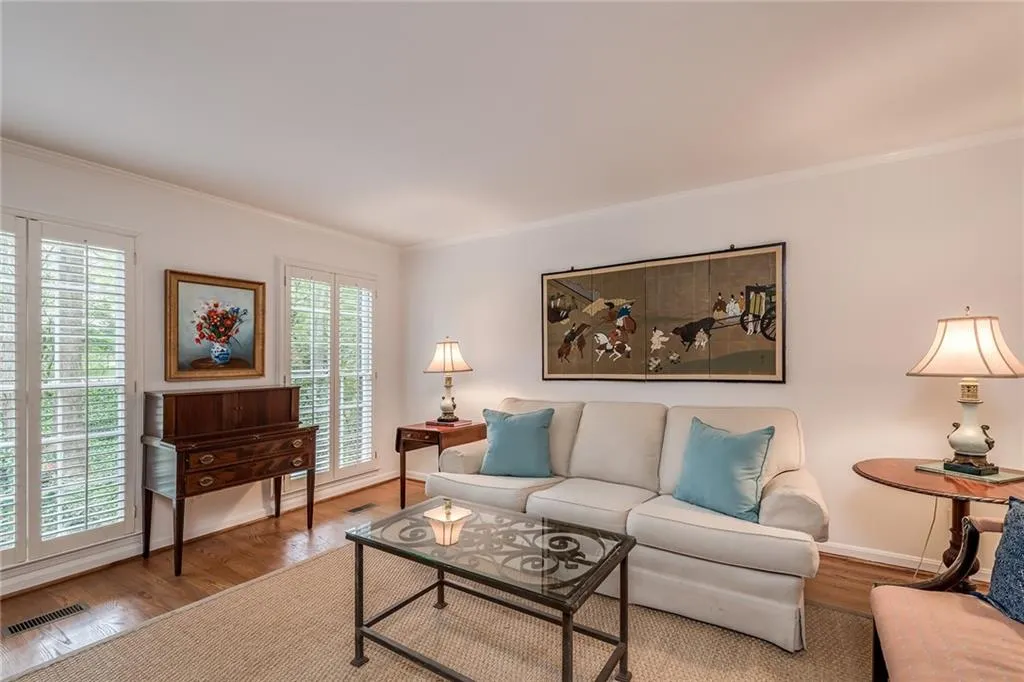 880 Landmark Drive, Sandy Springs, Georgia 30342, 4 Bedrooms Bedrooms, ,2 BathroomsBathrooms,Residential,Sold,880 Landmark Drive,6677030