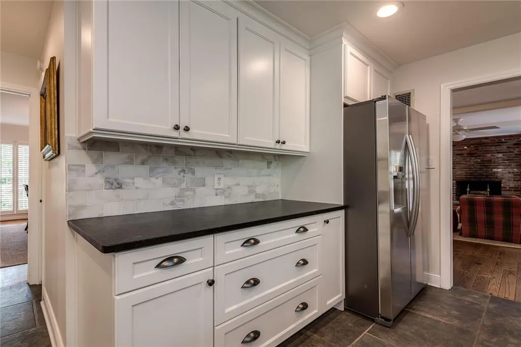 880 Landmark Drive, Sandy Springs, Georgia 30342, 4 Bedrooms Bedrooms, ,2 BathroomsBathrooms,Residential,Sold,880 Landmark Drive,6677030