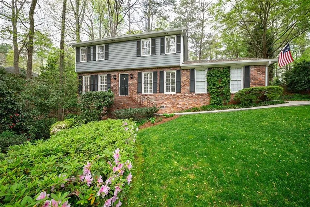 880 Landmark Drive, Sandy Springs, Georgia 30342, 4 Bedrooms Bedrooms, ,2 BathroomsBathrooms,Residential,Sold,880 Landmark Drive,6677030