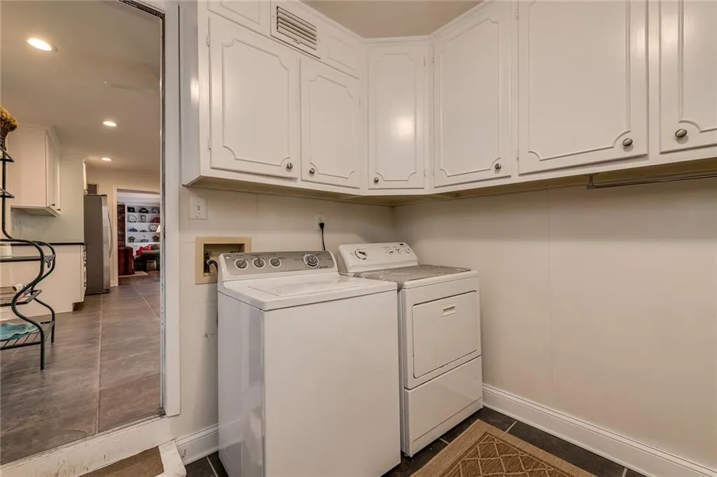 880 Landmark Drive, Sandy Springs, Georgia 30342, 4 Bedrooms Bedrooms, ,2 BathroomsBathrooms,Residential,Sold,880 Landmark Drive,6677030