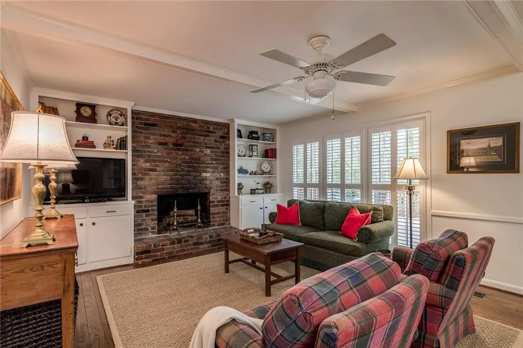 880 Landmark Drive, Sandy Springs, Georgia 30342, 4 Bedrooms Bedrooms, ,2 BathroomsBathrooms,Residential,Sold,880 Landmark Drive,6677030