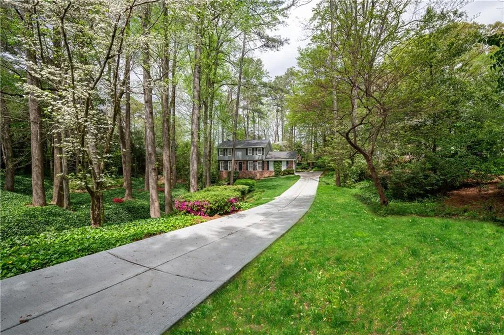 880 Landmark Drive, Sandy Springs, Georgia 30342, 4 Bedrooms Bedrooms, ,2 BathroomsBathrooms,Residential,Sold,880 Landmark Drive,6677030