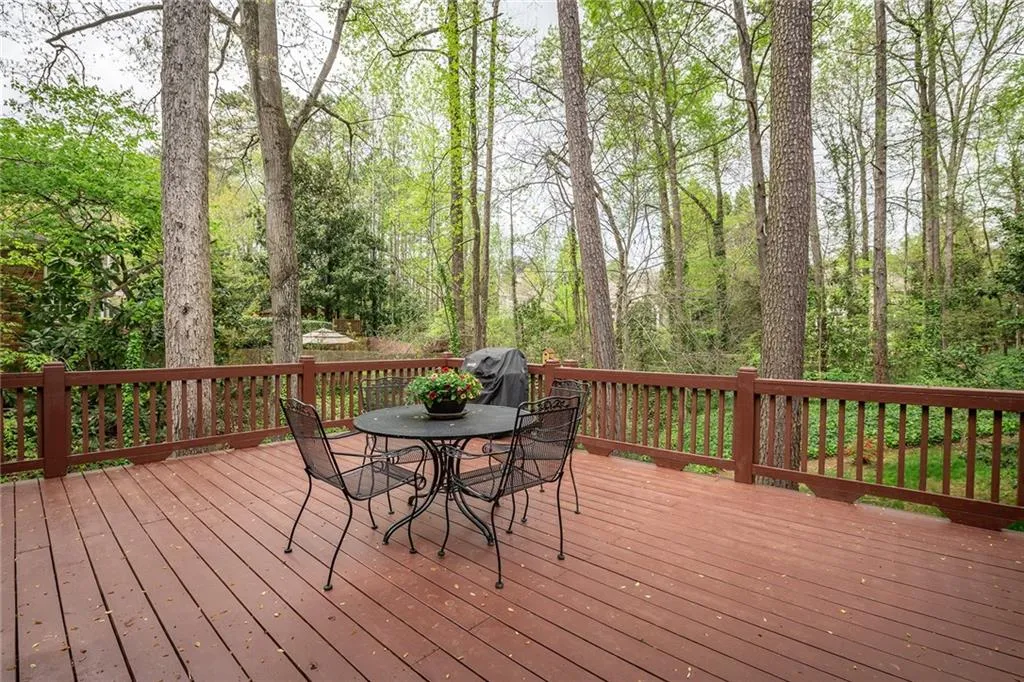880 Landmark Drive, Sandy Springs, Georgia 30342, 4 Bedrooms Bedrooms, ,2 BathroomsBathrooms,Residential,Sold,880 Landmark Drive,6677030