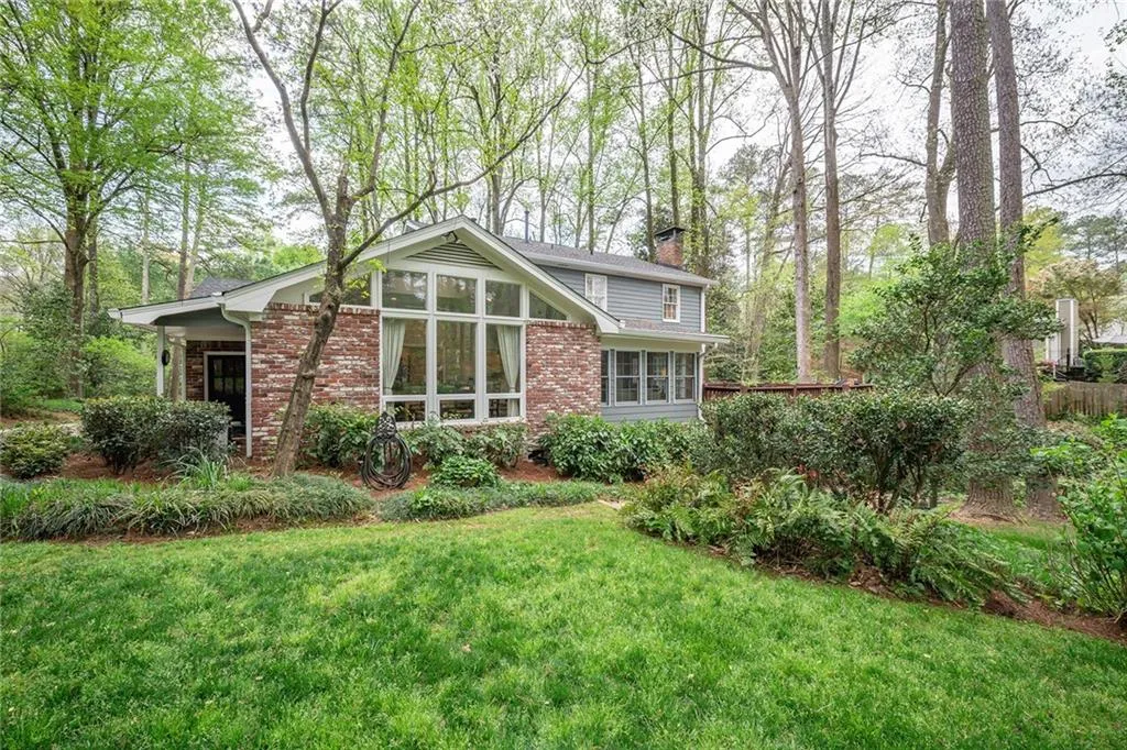 880 Landmark Drive, Sandy Springs, Georgia 30342, 4 Bedrooms Bedrooms, ,2 BathroomsBathrooms,Residential,Sold,880 Landmark Drive,6677030