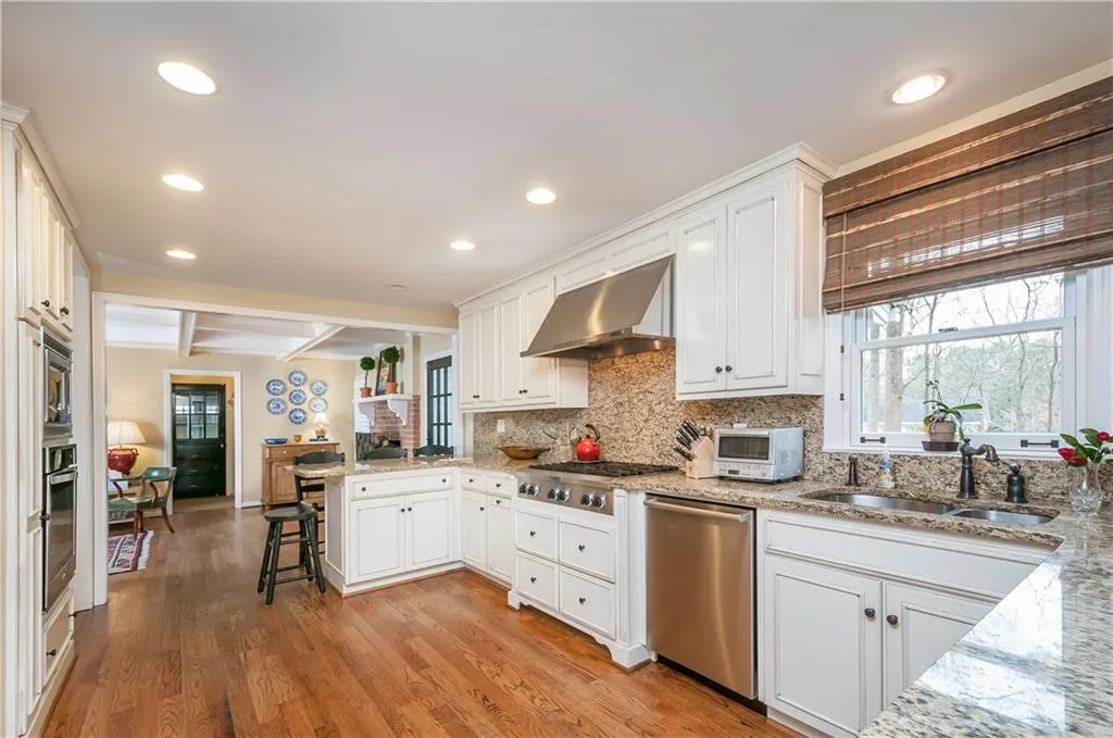 6250 Weatherly Drive, Sandy Springs, Georgia 30328, 4 Bedrooms Bedrooms, ,2 BathroomsBathrooms,Residential,Sold,6250 Weatherly Drive,5811741