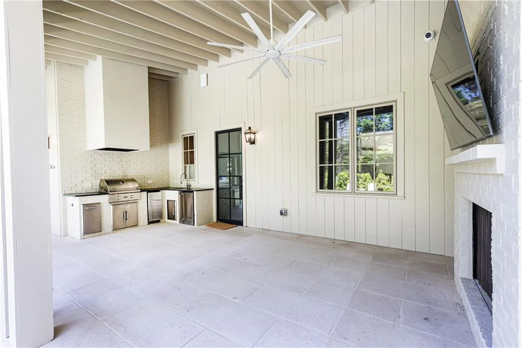 Covered Back patio with grill and fireplace/tv