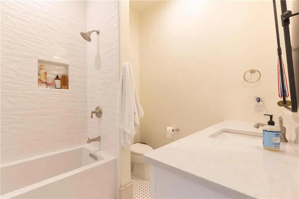 Guest bedroom #2 bathroom ensuite