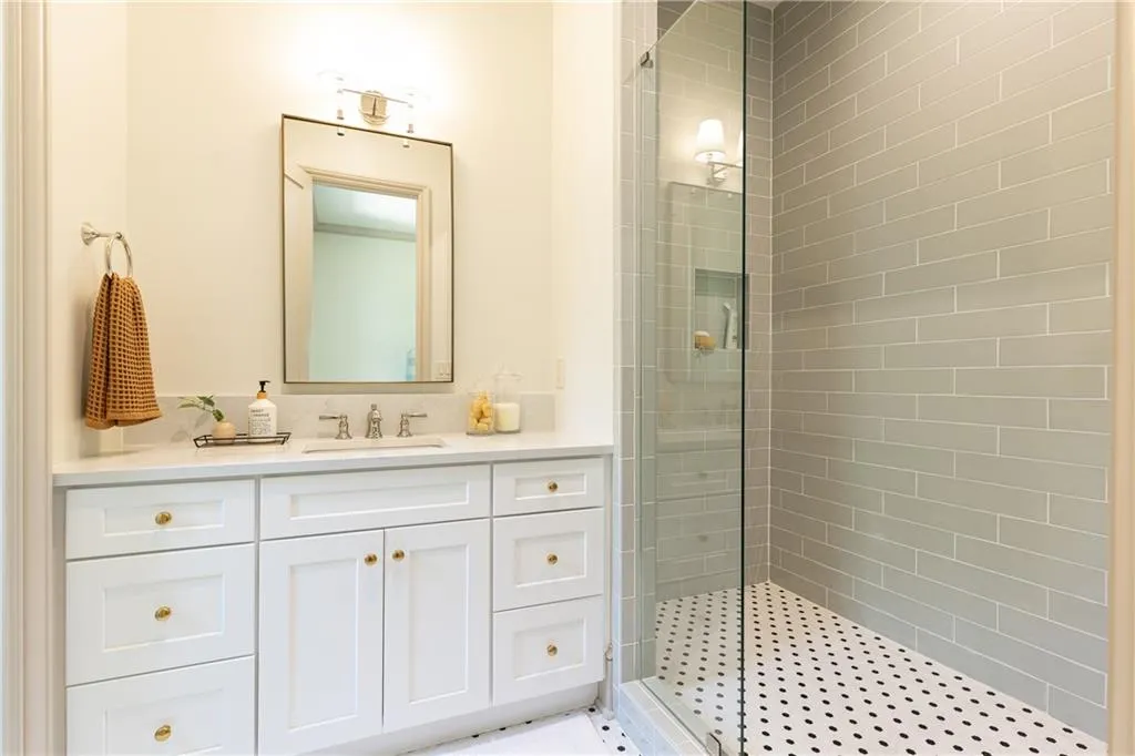 Guest suite Bathroom