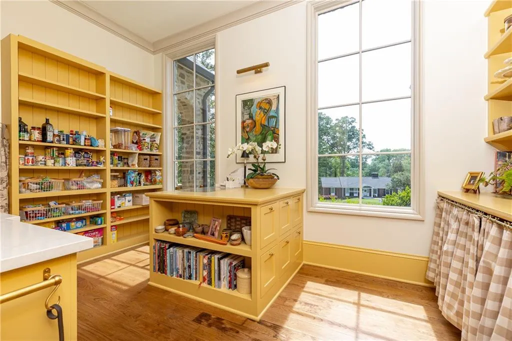Walk in Pantry