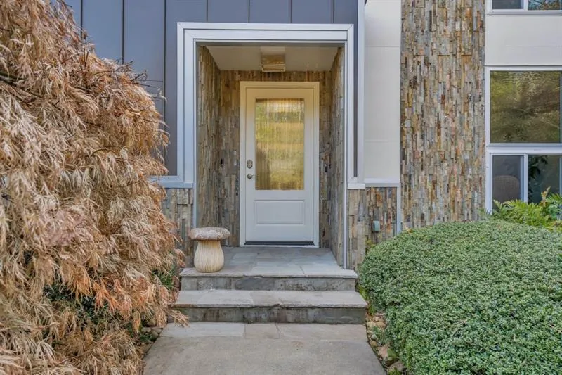 2010 River North Parkway, Sandy Springs, Georgia 30328, 4 Bedrooms Bedrooms, ,3 BathroomsBathrooms,Residential,Sold,2010 River North Parkway,6653841