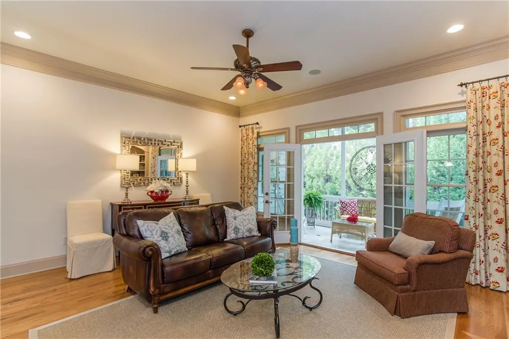 961 Persimmon Point, Sandy Springs, Georgia 30328, 2 Bedrooms Bedrooms, ,3 BathroomsBathrooms,Residential,Sold,961 Persimmon Point,5667153