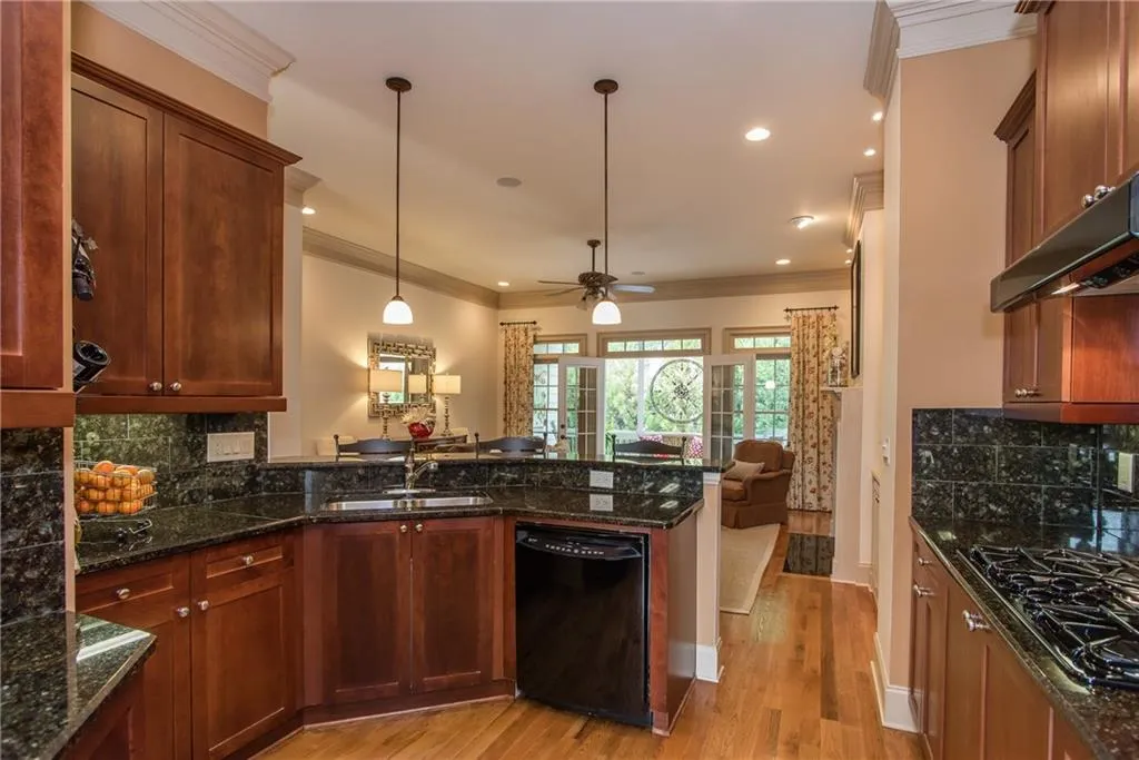 961 Persimmon Point, Sandy Springs, Georgia 30328, 2 Bedrooms Bedrooms, ,3 BathroomsBathrooms,Residential,Sold,961 Persimmon Point,5667153