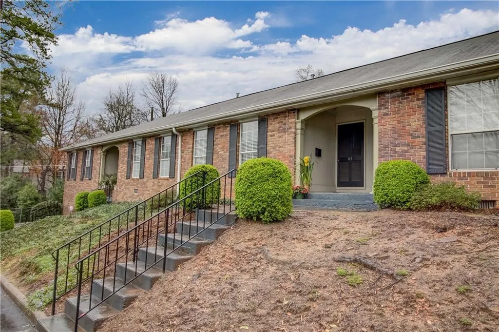 5375 Roswell Road Unit A3, Atlanta, Georgia 30342, 1 Bedroom Bedrooms, ,1 BathroomBathrooms,Residential,Sold,5375 Roswell Road Unit A3,6520535