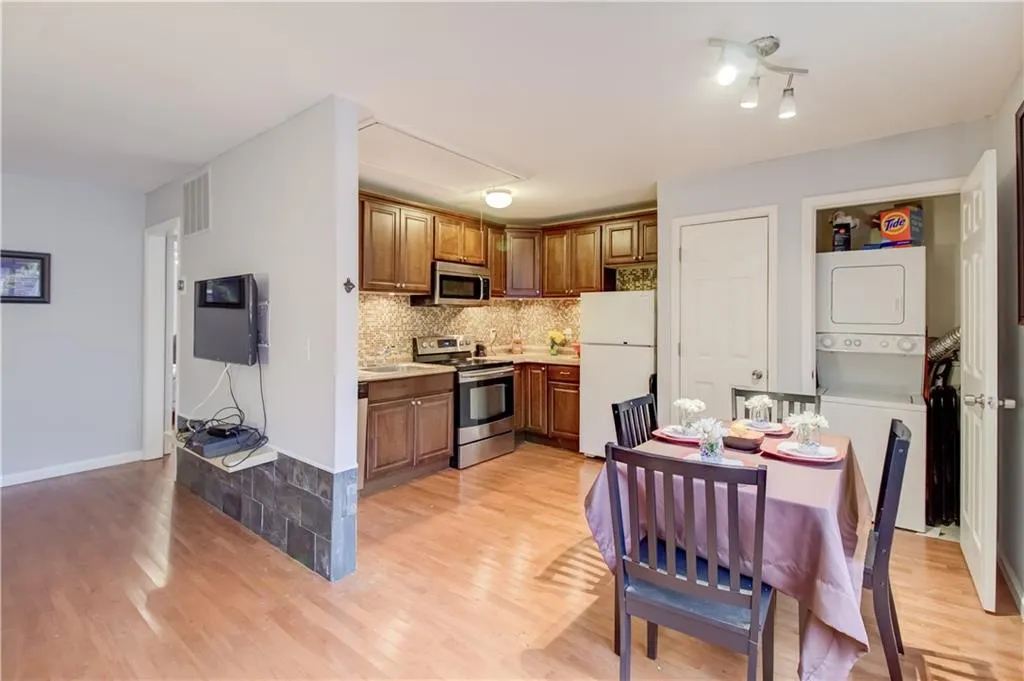 5375 Roswell Road Unit A3, Atlanta, Georgia 30342, 1 Bedroom Bedrooms, ,1 BathroomBathrooms,Residential,Sold,5375 Roswell Road Unit A3,6520535