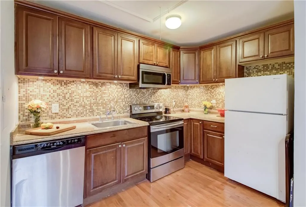 5375 Roswell Road Unit A3, Atlanta, Georgia 30342, 1 Bedroom Bedrooms, ,1 BathroomBathrooms,Residential,Sold,5375 Roswell Road Unit A3,6520535