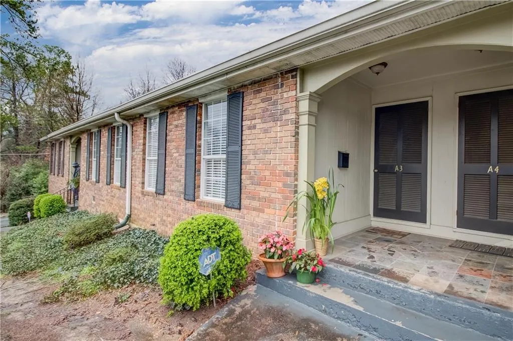 5375 Roswell Road Unit A3, Atlanta, Georgia 30342, 1 Bedroom Bedrooms, ,1 BathroomBathrooms,Residential,Sold,5375 Roswell Road Unit A3,6520535