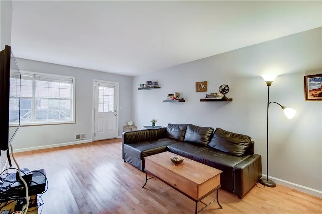 5375 Roswell Road Unit A3, Atlanta, Georgia 30342, 1 Bedroom Bedrooms, ,1 BathroomBathrooms,Residential,Sold,5375 Roswell Road Unit A3,6520535