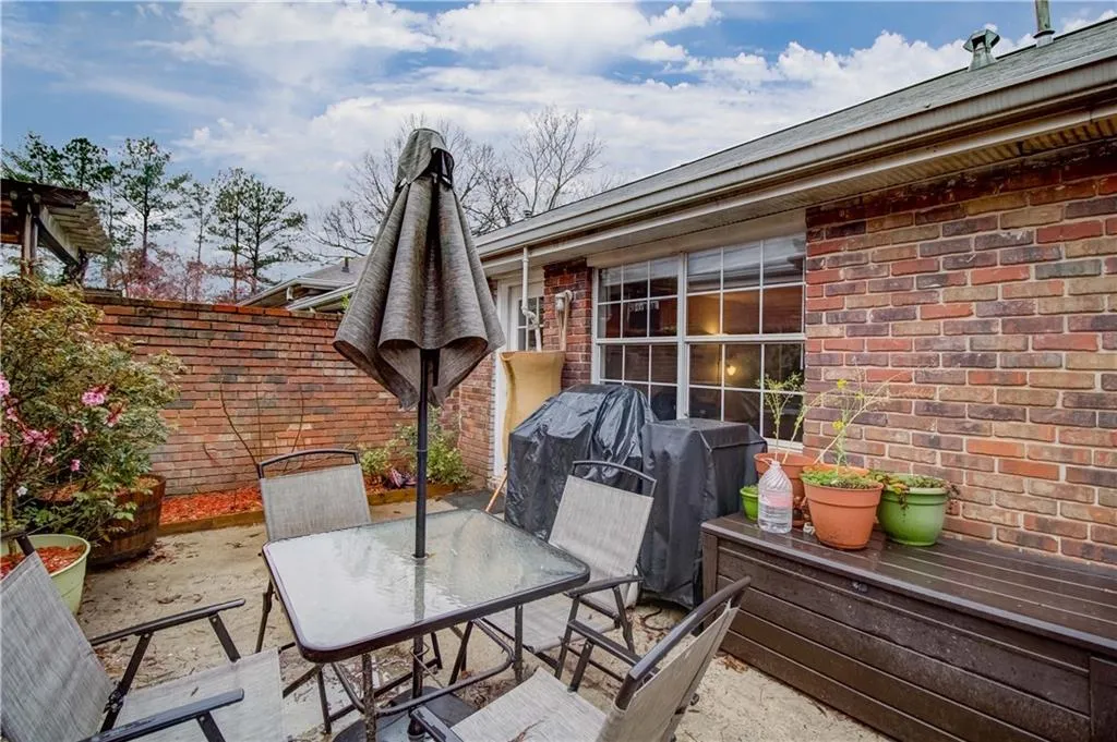 5375 Roswell Road Unit A3, Atlanta, Georgia 30342, 1 Bedroom Bedrooms, ,1 BathroomBathrooms,Residential,Sold,5375 Roswell Road Unit A3,6520535