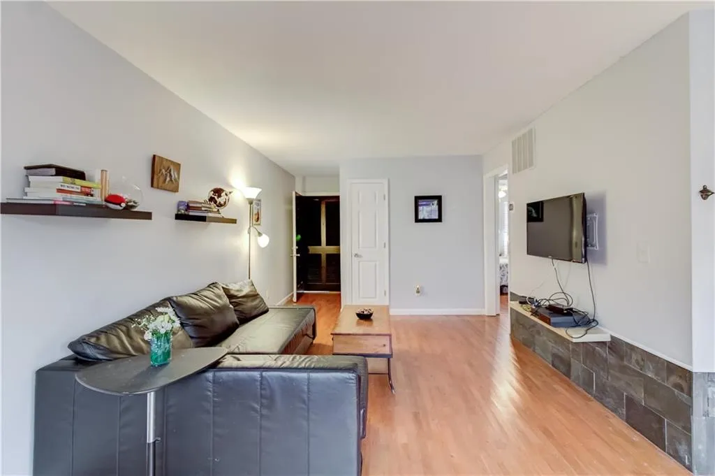 5375 Roswell Road Unit A3, Atlanta, Georgia 30342, 1 Bedroom Bedrooms, ,1 BathroomBathrooms,Residential,Sold,5375 Roswell Road Unit A3,6520535