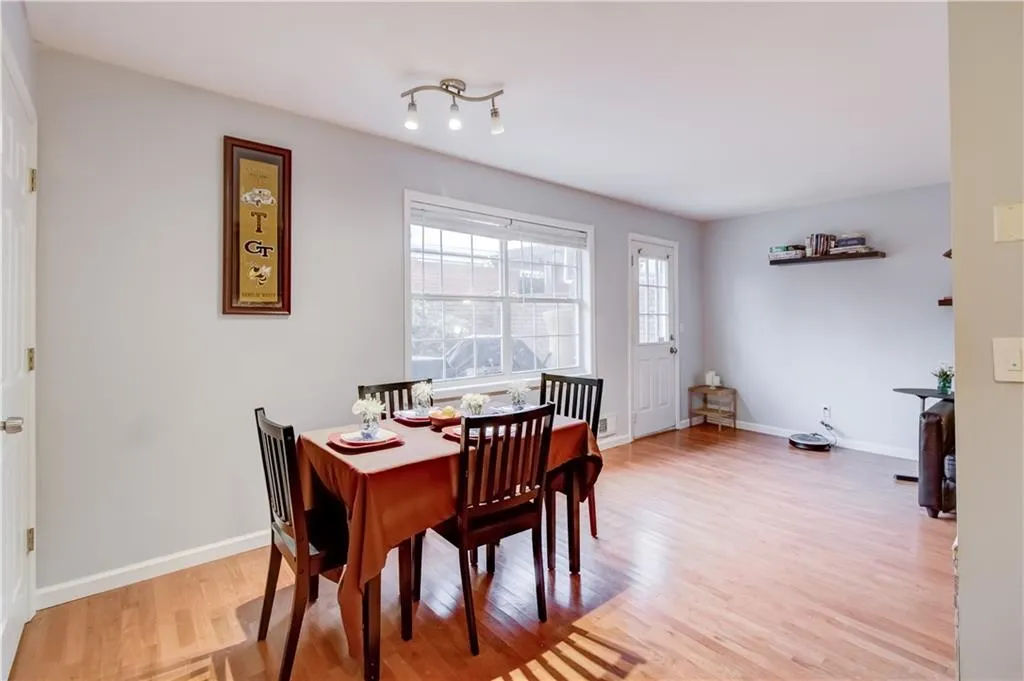 5375 Roswell Road Unit A3, Atlanta, Georgia 30342, 1 Bedroom Bedrooms, ,1 BathroomBathrooms,Residential,Sold,5375 Roswell Road Unit A3,6520535