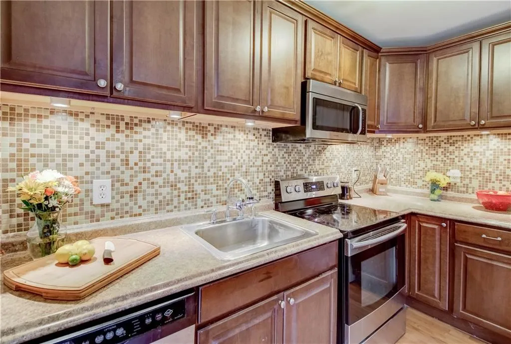 5375 Roswell Road Unit A3, Atlanta, Georgia 30342, 1 Bedroom Bedrooms, ,1 BathroomBathrooms,Residential,Sold,5375 Roswell Road Unit A3,6520535