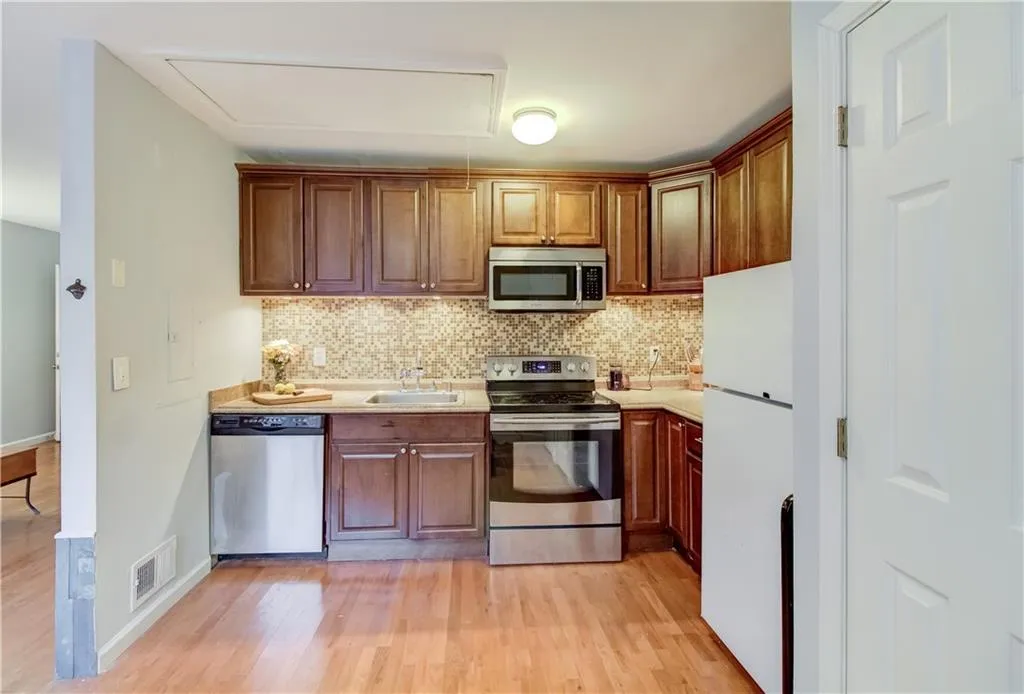 5375 Roswell Road Unit A3, Atlanta, Georgia 30342, 1 Bedroom Bedrooms, ,1 BathroomBathrooms,Residential,Sold,5375 Roswell Road Unit A3,6520535