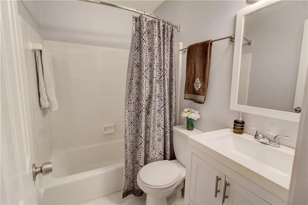 5375 Roswell Road Unit A3, Atlanta, Georgia 30342, 1 Bedroom Bedrooms, ,1 BathroomBathrooms,Residential,Sold,5375 Roswell Road Unit A3,6520535