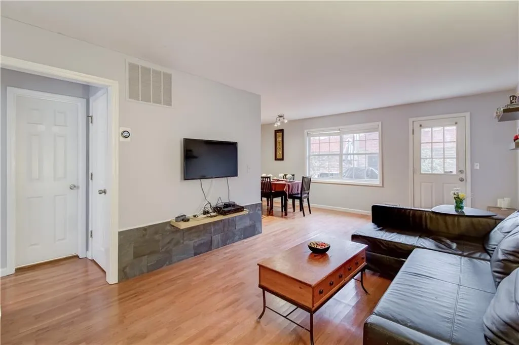 5375 Roswell Road Unit A3, Atlanta, Georgia 30342, 1 Bedroom Bedrooms, ,1 BathroomBathrooms,Residential,Sold,5375 Roswell Road Unit A3,6520535