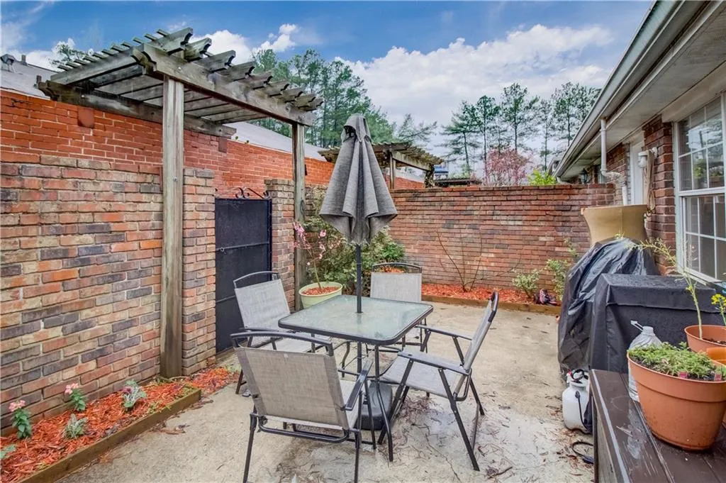 5375 Roswell Road Unit A3, Atlanta, Georgia 30342, 1 Bedroom Bedrooms, ,1 BathroomBathrooms,Residential,Sold,5375 Roswell Road Unit A3,6520535