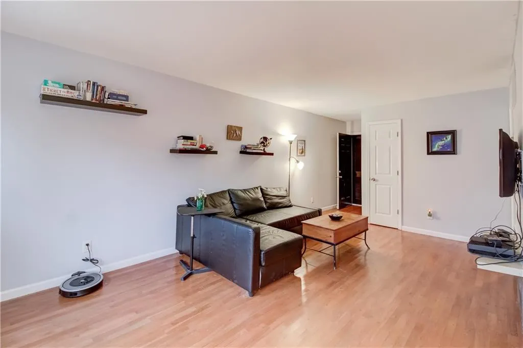 5375 Roswell Road Unit A3, Atlanta, Georgia 30342, 1 Bedroom Bedrooms, ,1 BathroomBathrooms,Residential,Sold,5375 Roswell Road Unit A3,6520535