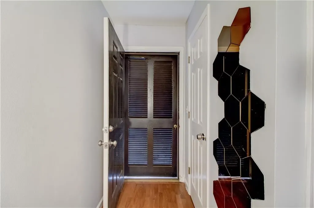 5375 Roswell Road Unit A3, Atlanta, Georgia 30342, 1 Bedroom Bedrooms, ,1 BathroomBathrooms,Residential,Sold,5375 Roswell Road Unit A3,6520535