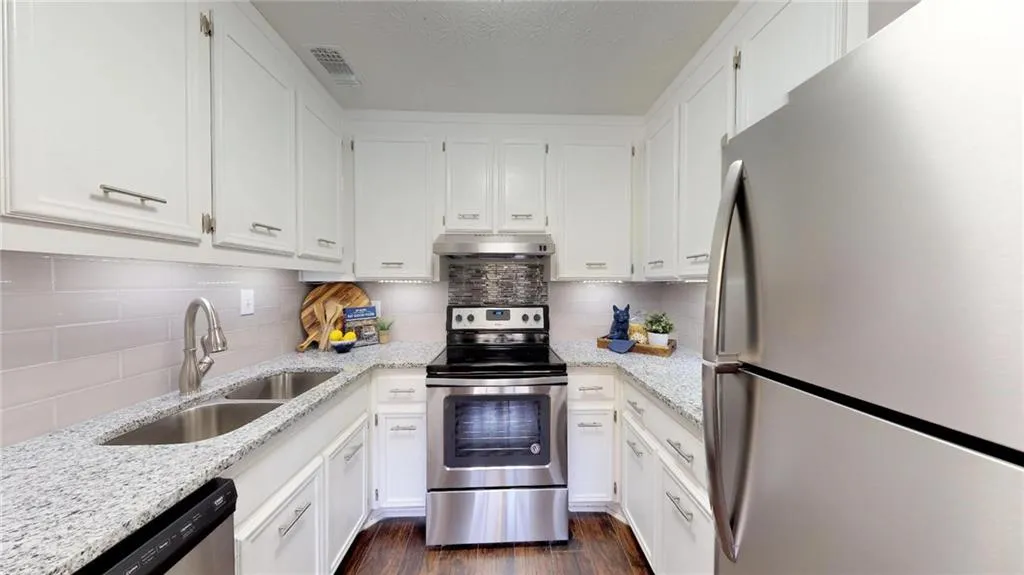 305 Winding River Drive Unit B, Atlanta, Georgia 30350, 3 Bedrooms Bedrooms, ,2 BathroomsBathrooms,Residential,Sold,305 Winding River Drive Unit B,6101365