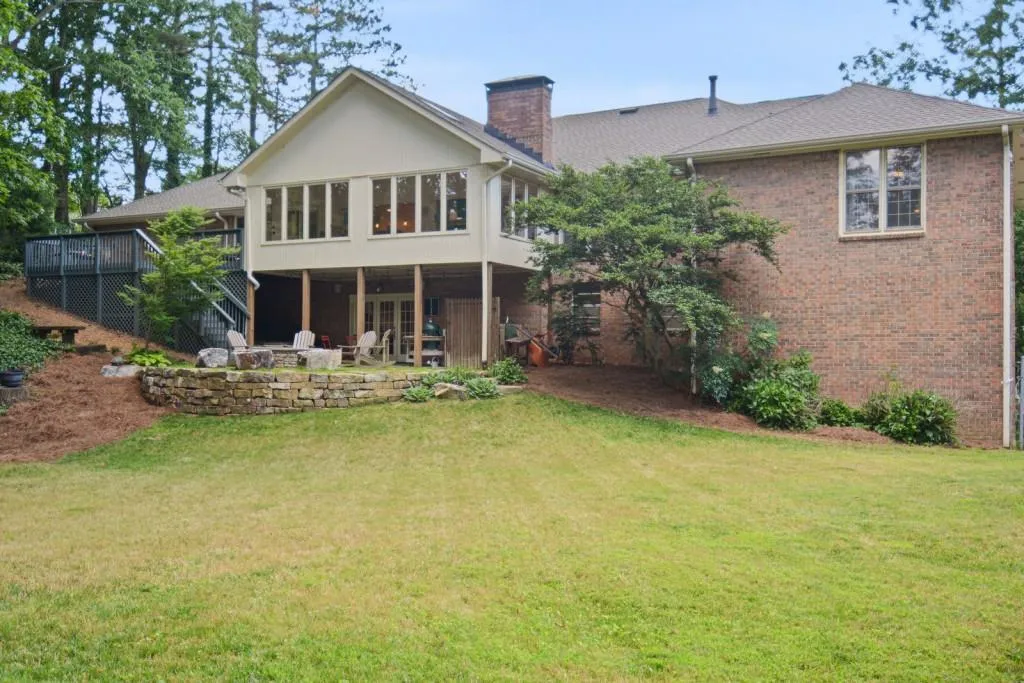 430 Riverhill Drive, Sandy Springs, Georgia 30328, 4 Bedrooms Bedrooms, ,4 BathroomsBathrooms,Residential,Sold,430 Riverhill Drive,6815142