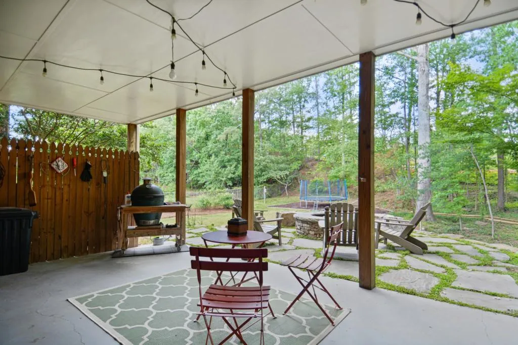 430 Riverhill Drive, Sandy Springs, Georgia 30328, 4 Bedrooms Bedrooms, ,4 BathroomsBathrooms,Residential,Sold,430 Riverhill Drive,6815142