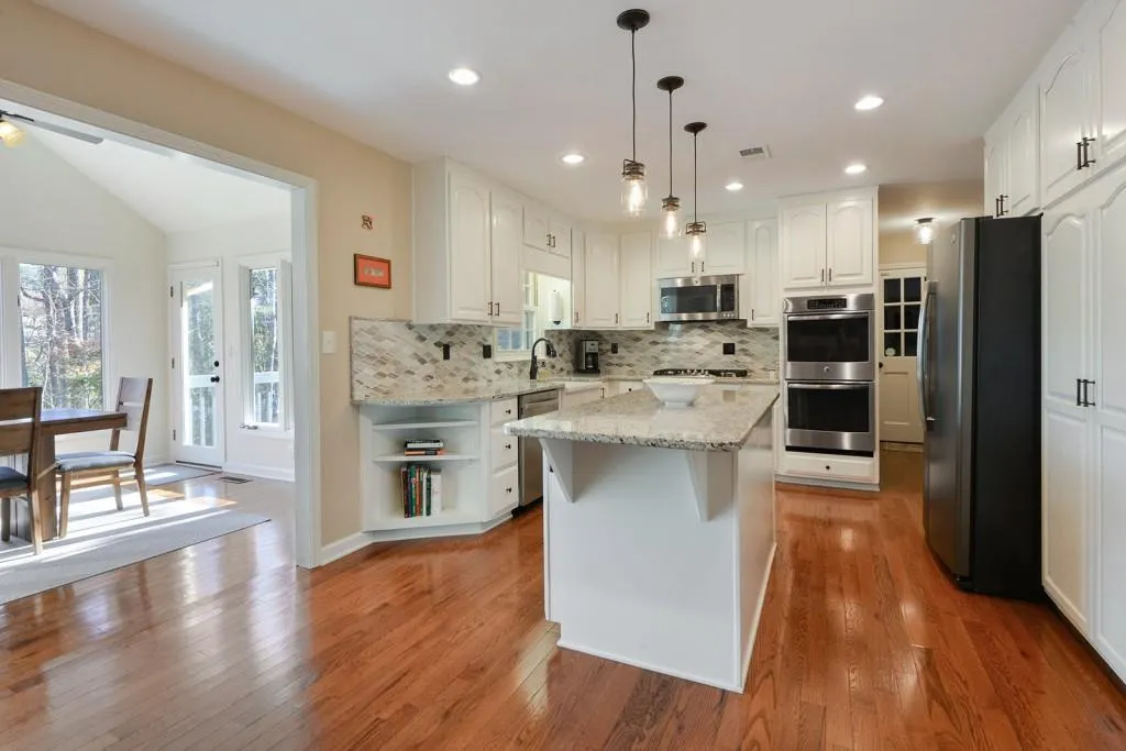 430 Riverhill Drive, Sandy Springs, Georgia 30328, 4 Bedrooms Bedrooms, ,4 BathroomsBathrooms,Residential,Sold,430 Riverhill Drive,6815142