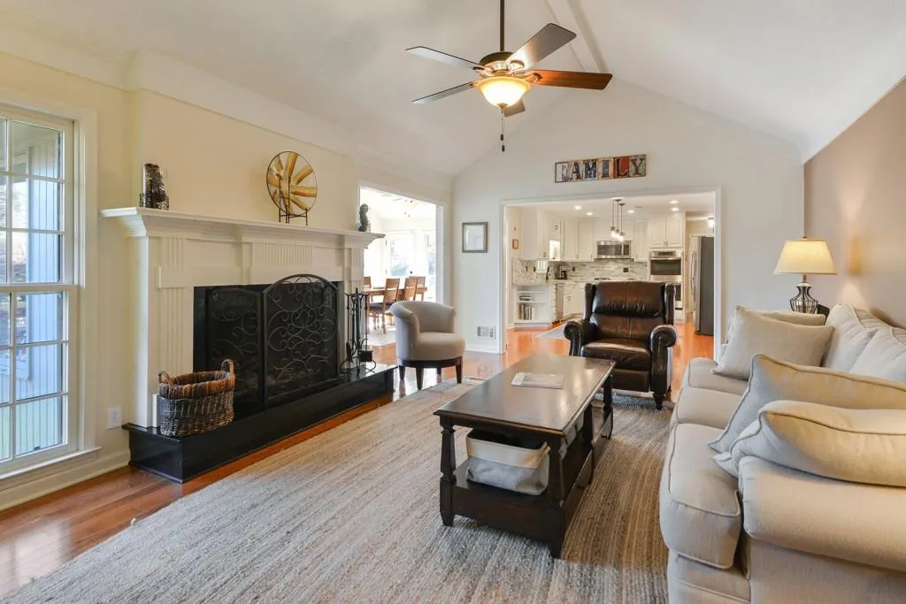 430 Riverhill Drive, Sandy Springs, Georgia 30328, 4 Bedrooms Bedrooms, ,4 BathroomsBathrooms,Residential,Sold,430 Riverhill Drive,6815142