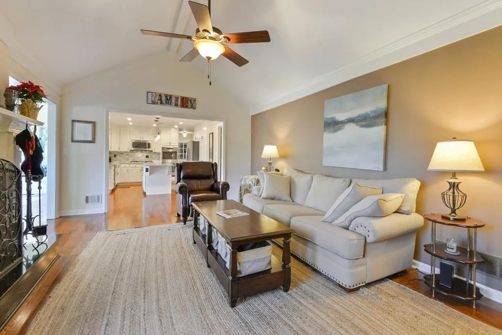 430 Riverhill Drive, Sandy Springs, Georgia 30328, 4 Bedrooms Bedrooms, ,4 BathroomsBathrooms,Residential,Sold,430 Riverhill Drive,6815142