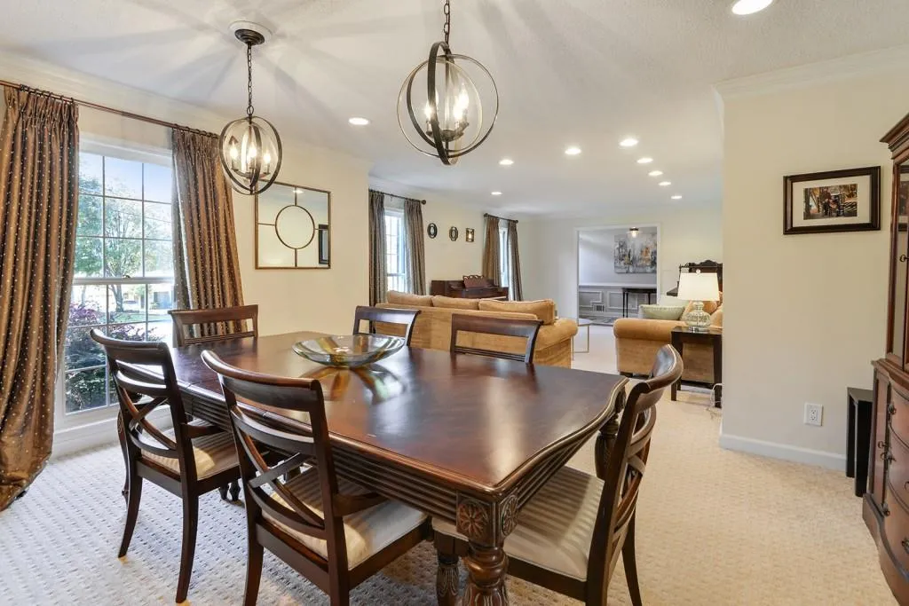 430 Riverhill Drive, Sandy Springs, Georgia 30328, 4 Bedrooms Bedrooms, ,4 BathroomsBathrooms,Residential,Sold,430 Riverhill Drive,6815142